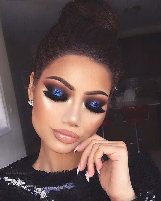 What makeup goes with blue dress